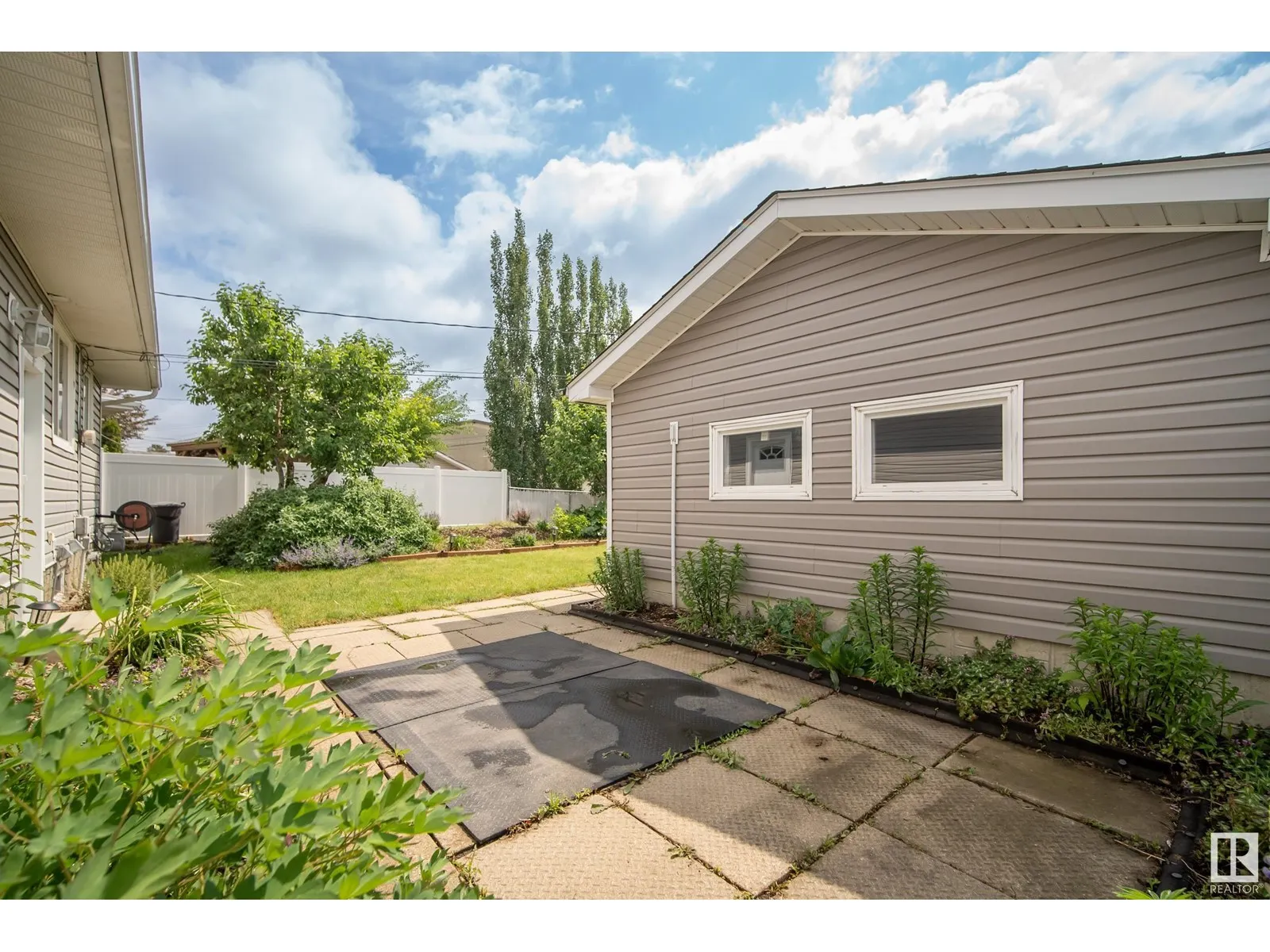 9015 135A AV NW