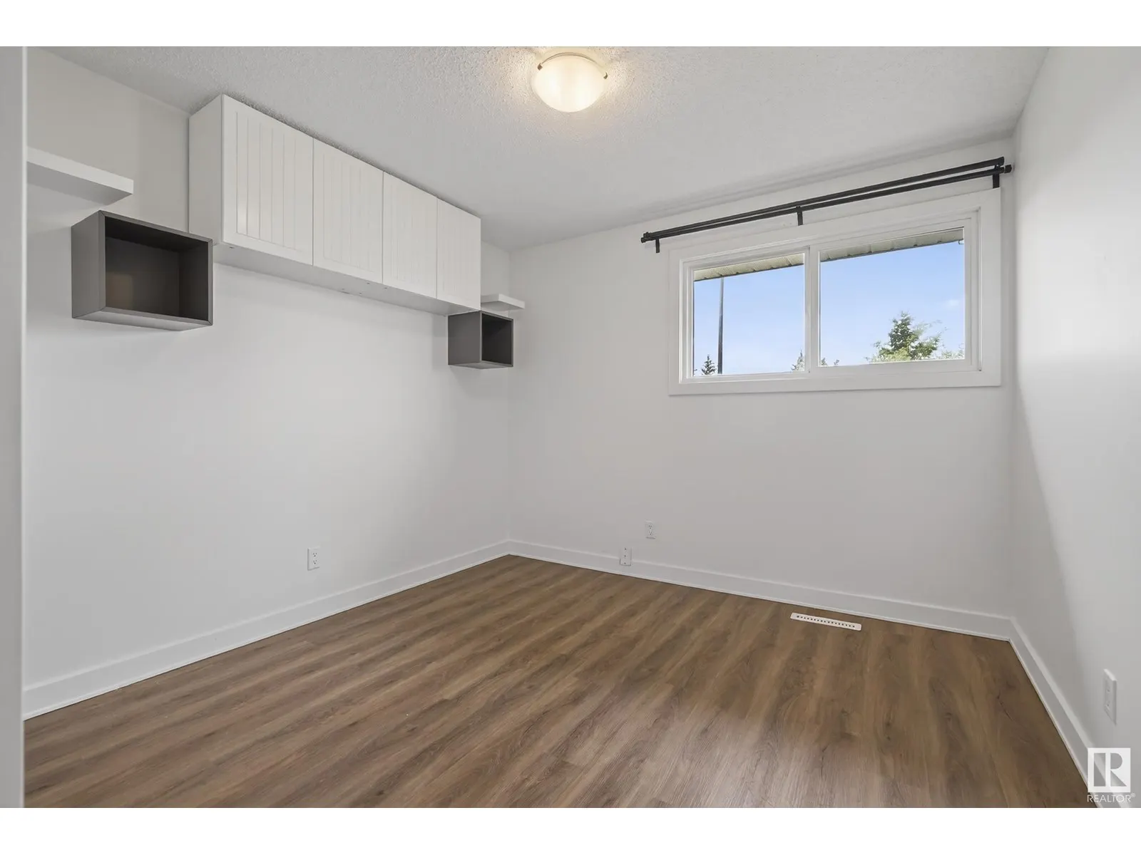 9015 135A AV NW