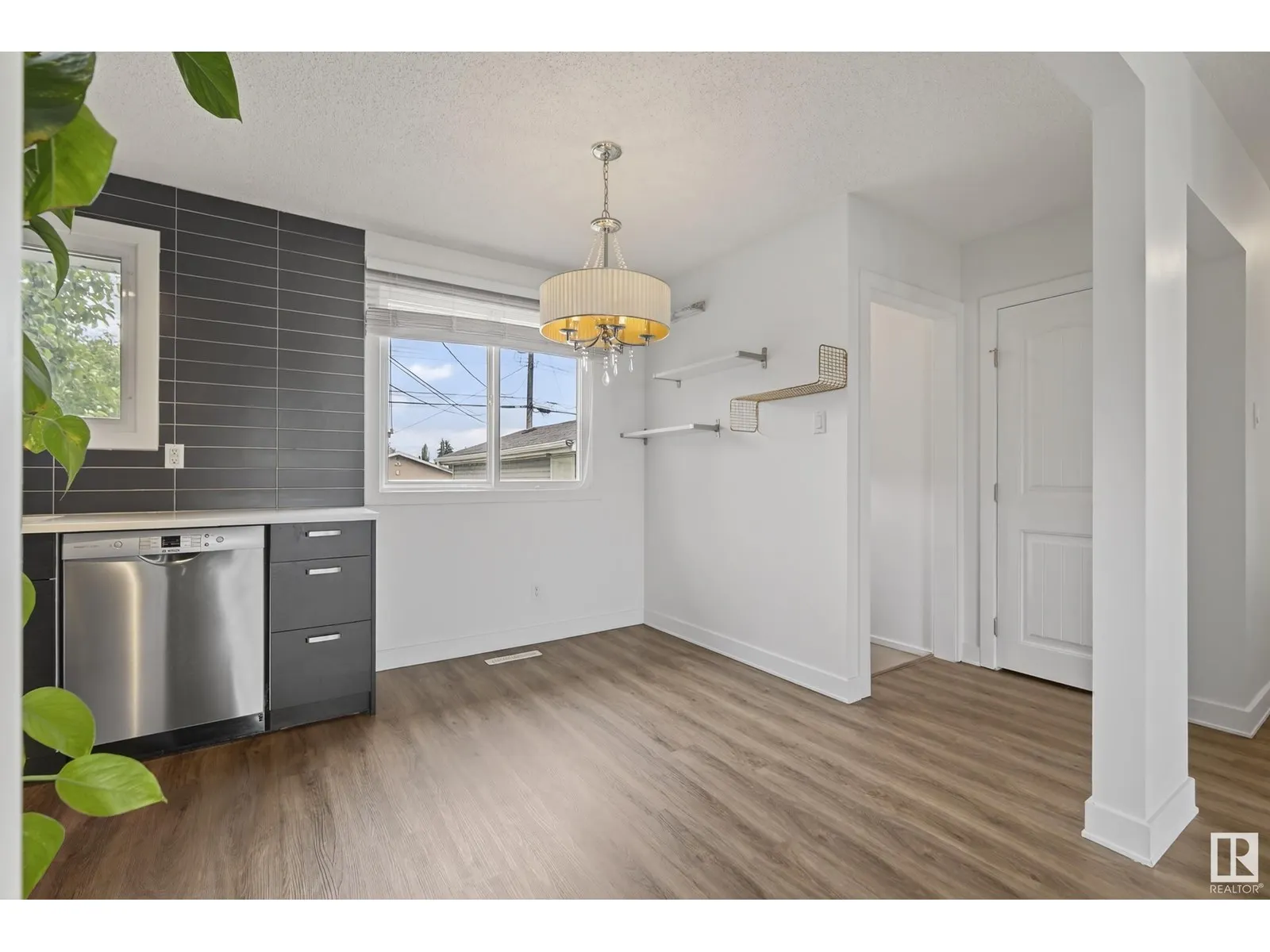9015 135A AV NW