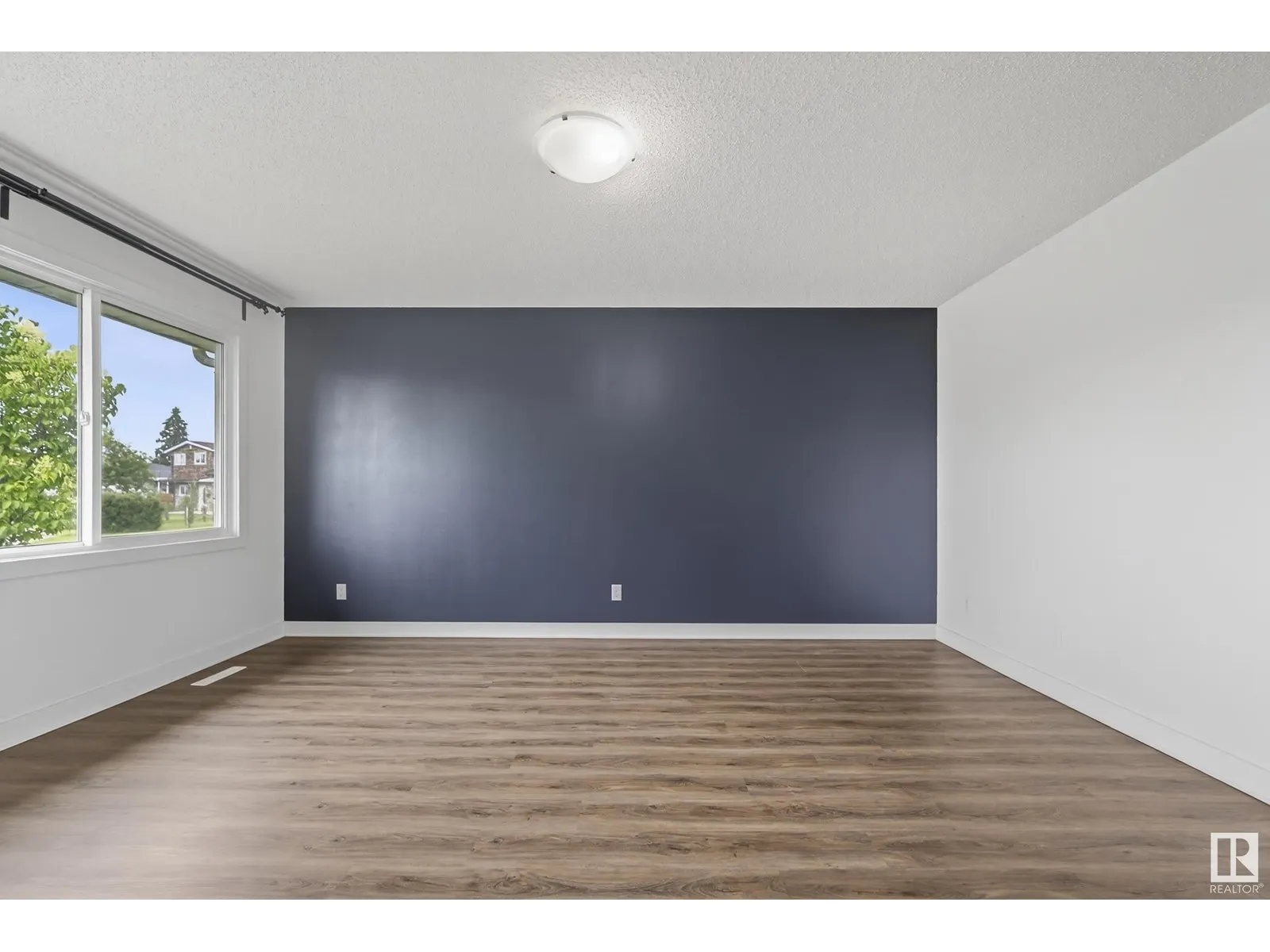 9015 135A AV NW