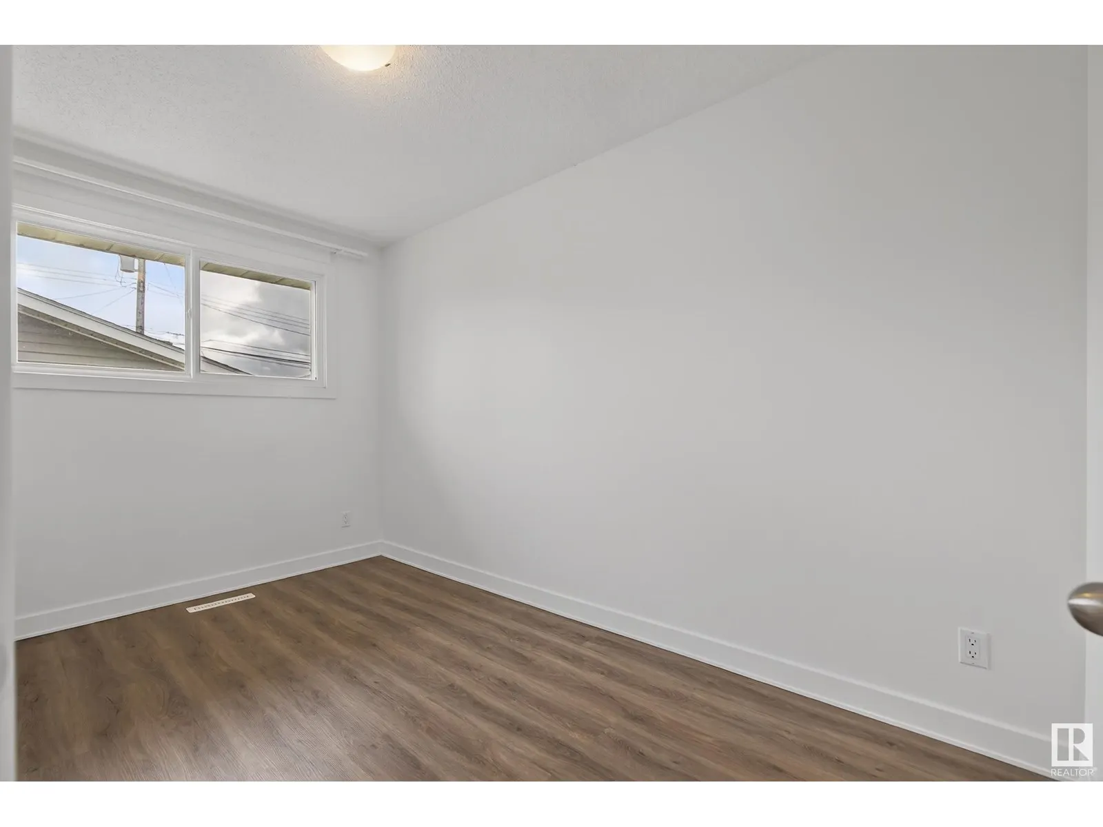9015 135A AV NW