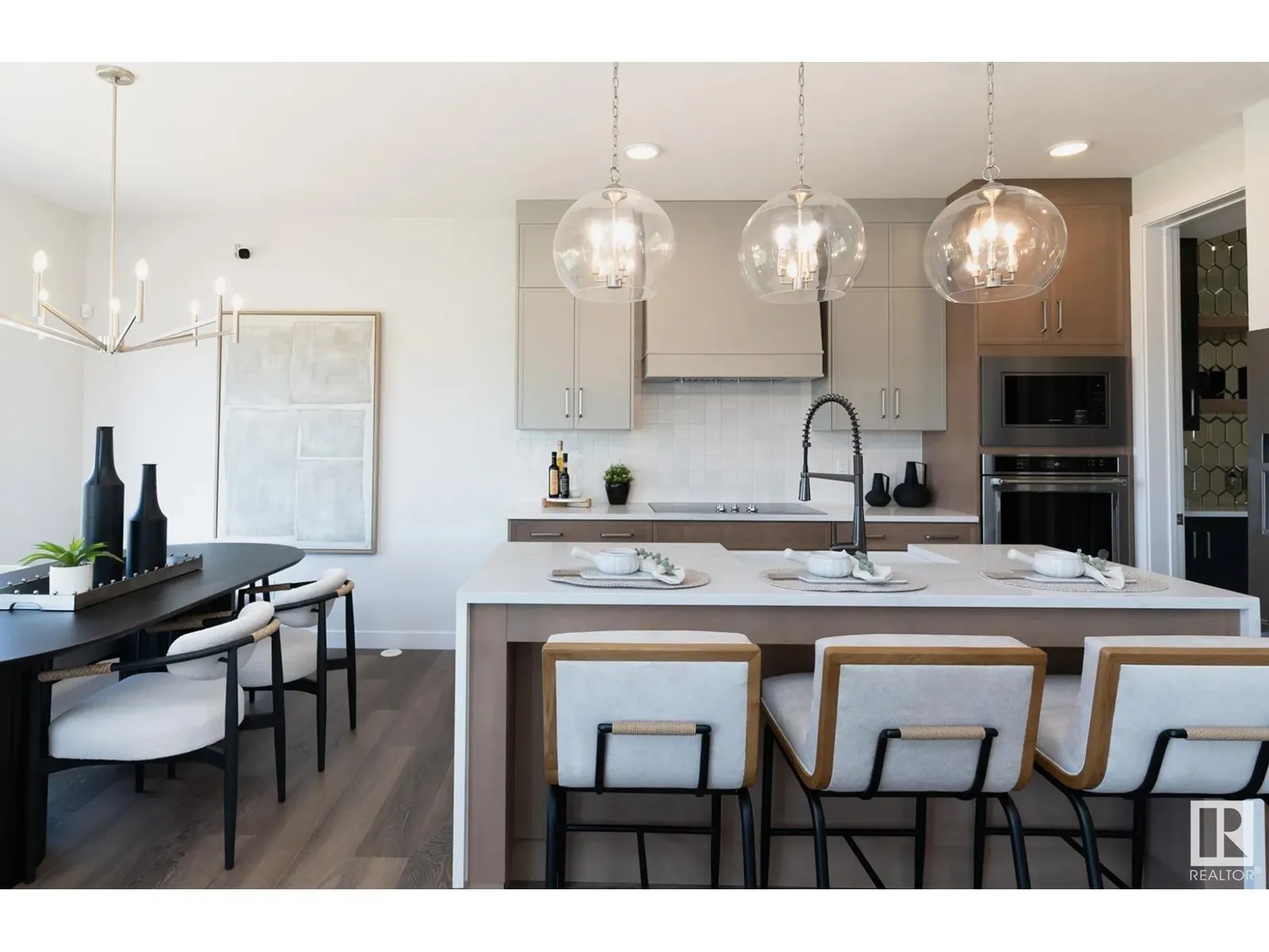 2504 158 ST SW