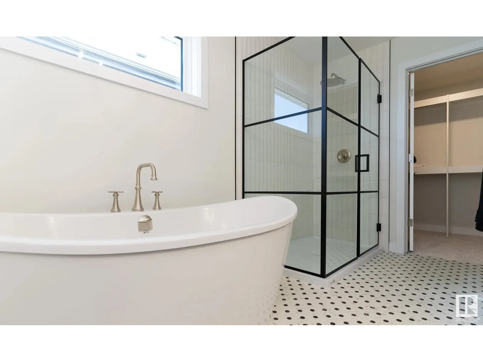 2504 158 ST SW