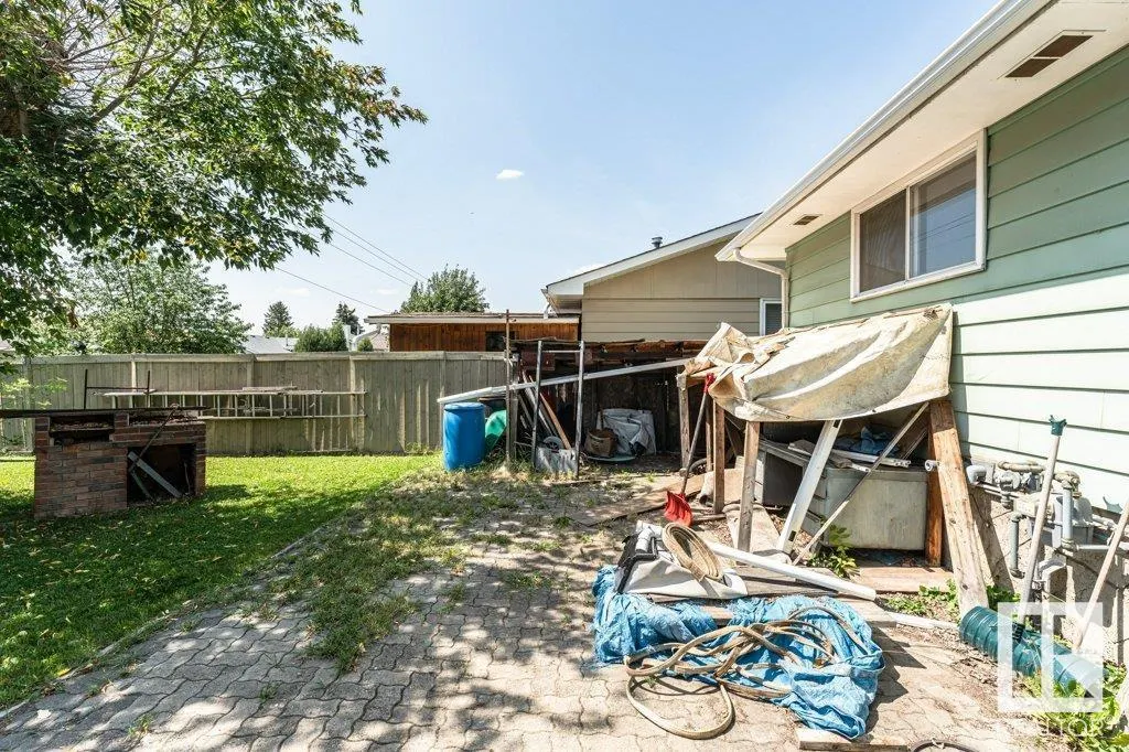 1036 MOYER DR