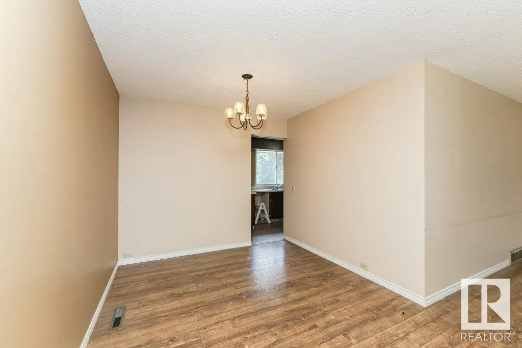 1036 MOYER DR