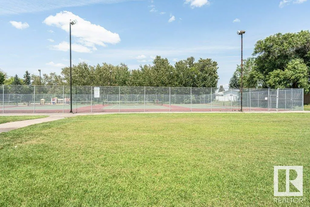 1036 MOYER DR