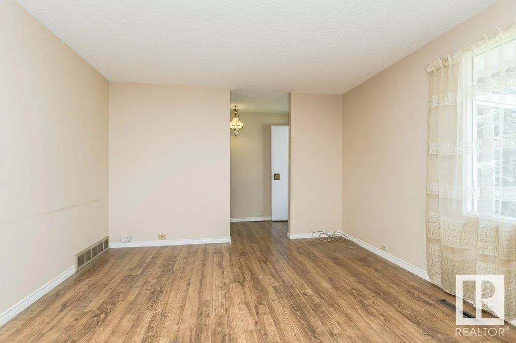 1036 MOYER DR