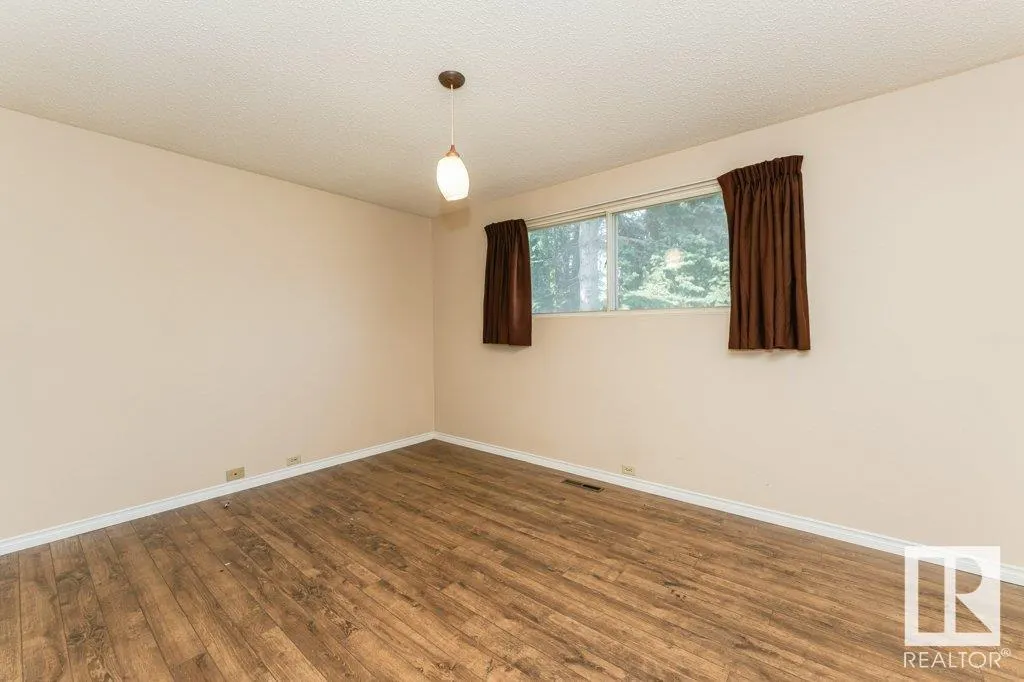 1036 MOYER DR