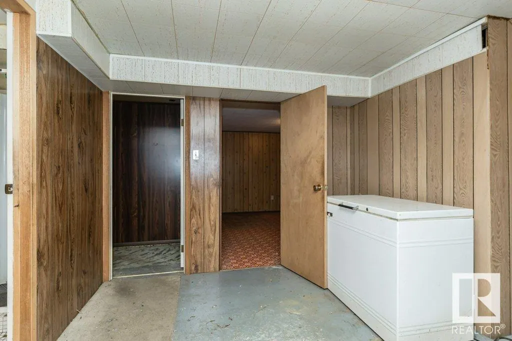 1036 MOYER DR