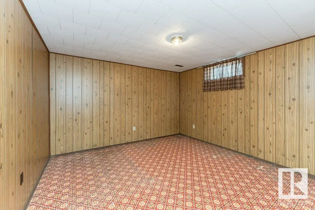 1036 MOYER DR