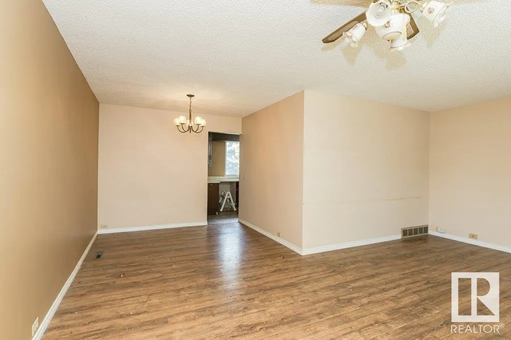 1036 MOYER DR