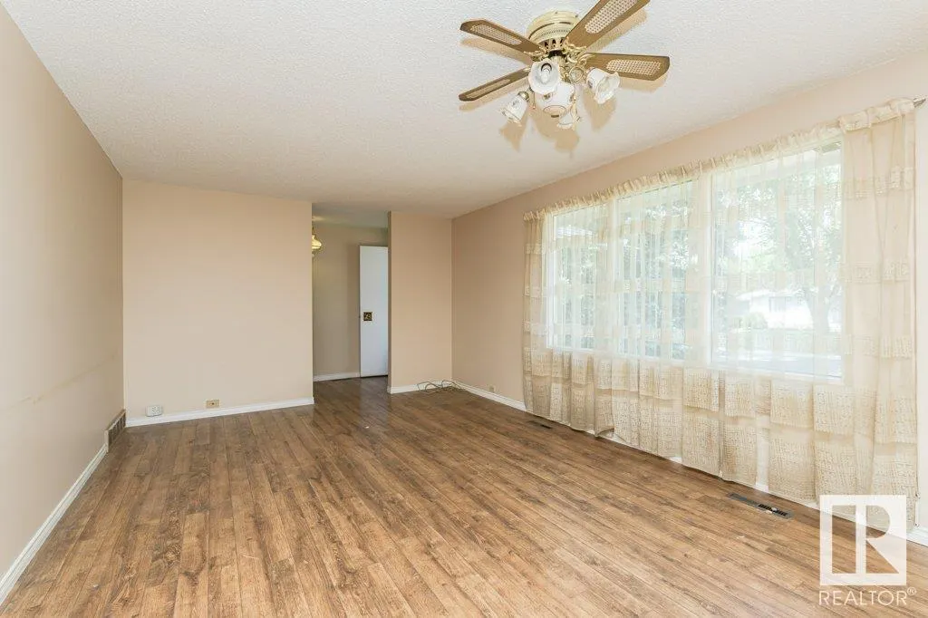 1036 MOYER DR