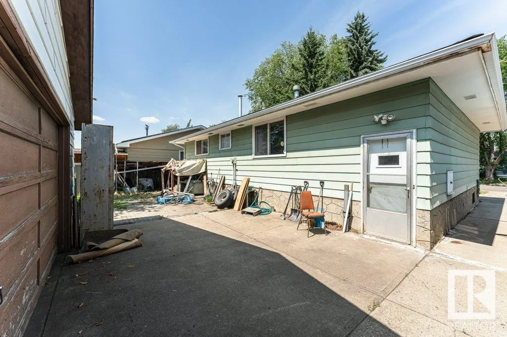 1036 MOYER DR