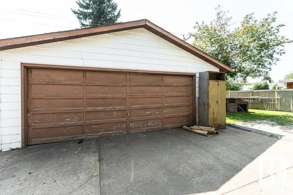 1036 MOYER DR