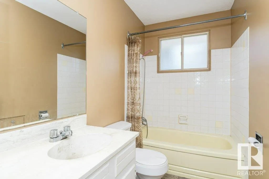 1036 MOYER DR