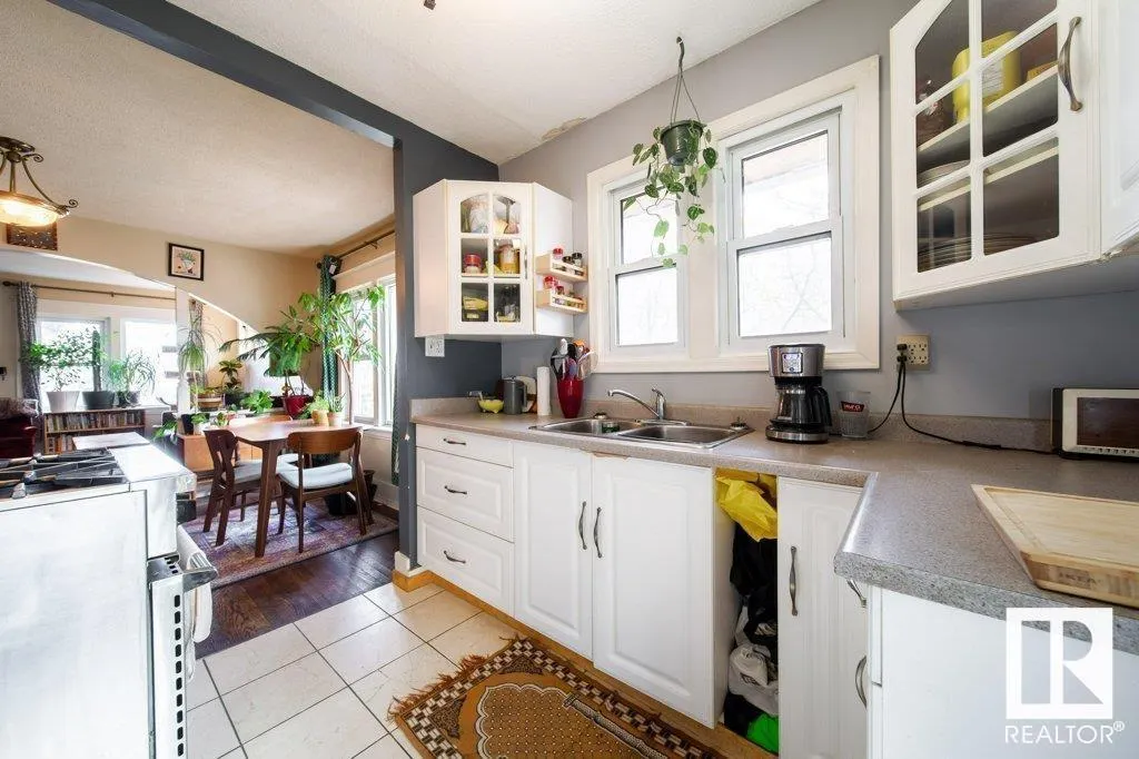 10417 85 AV NW