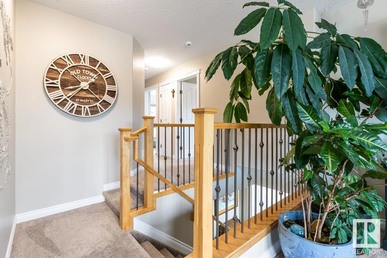 7 CREEKSIDE DR