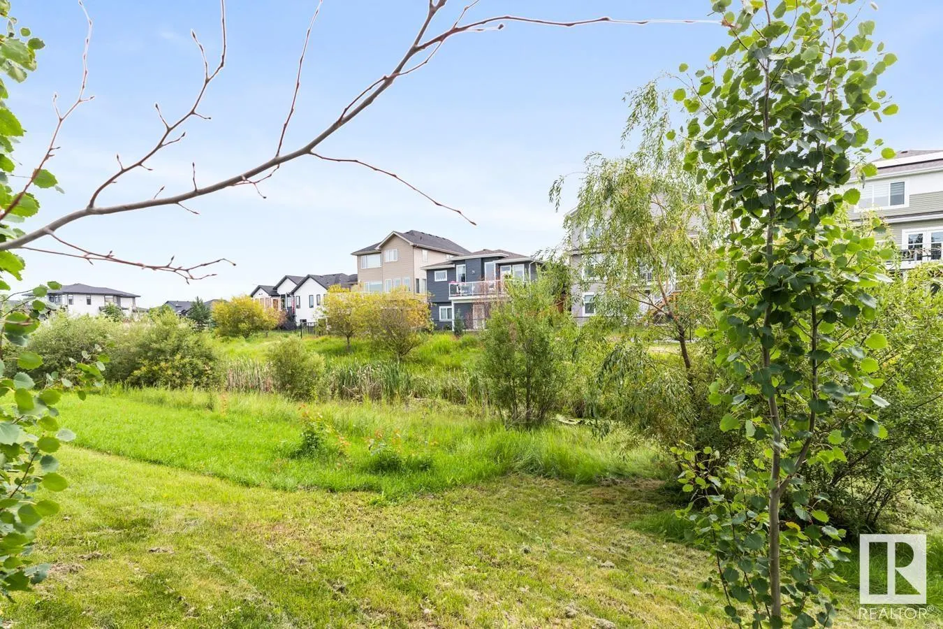7 CREEKSIDE DR