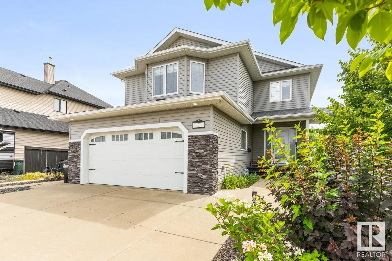 7 CREEKSIDE DR