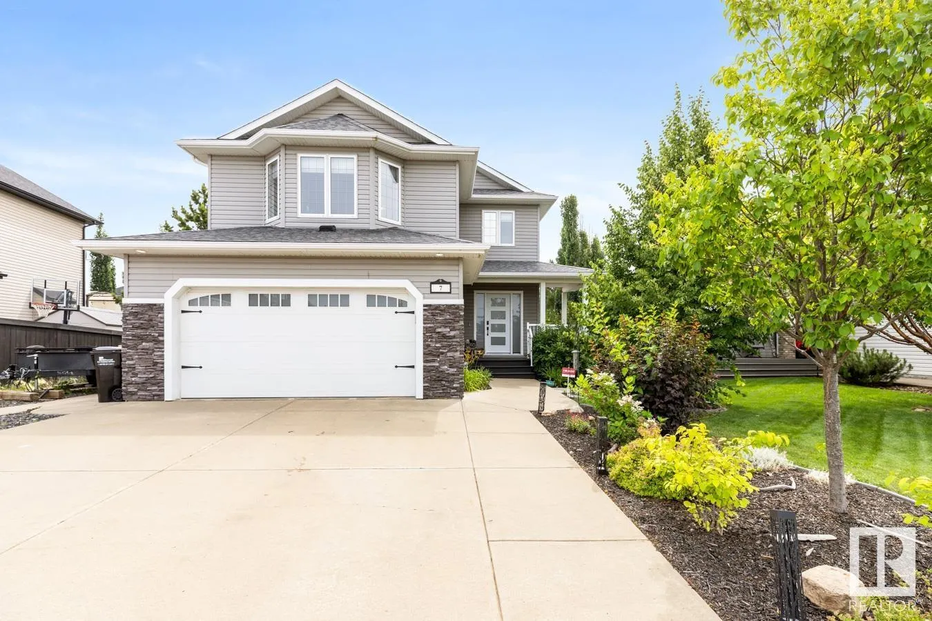 7 CREEKSIDE DR