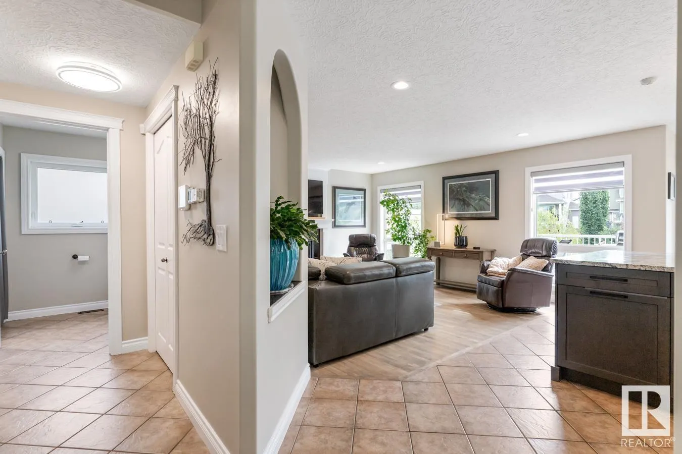 7 CREEKSIDE DR