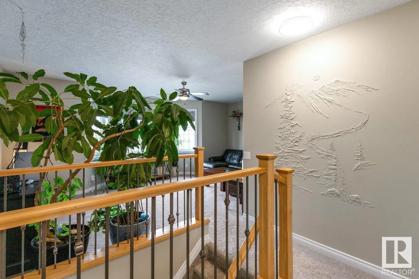 7 CREEKSIDE DR