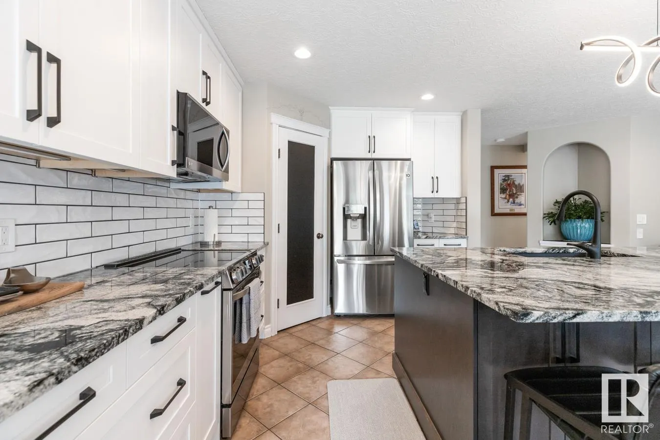 7 CREEKSIDE DR