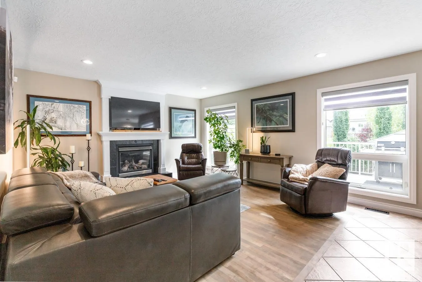 7 CREEKSIDE DR