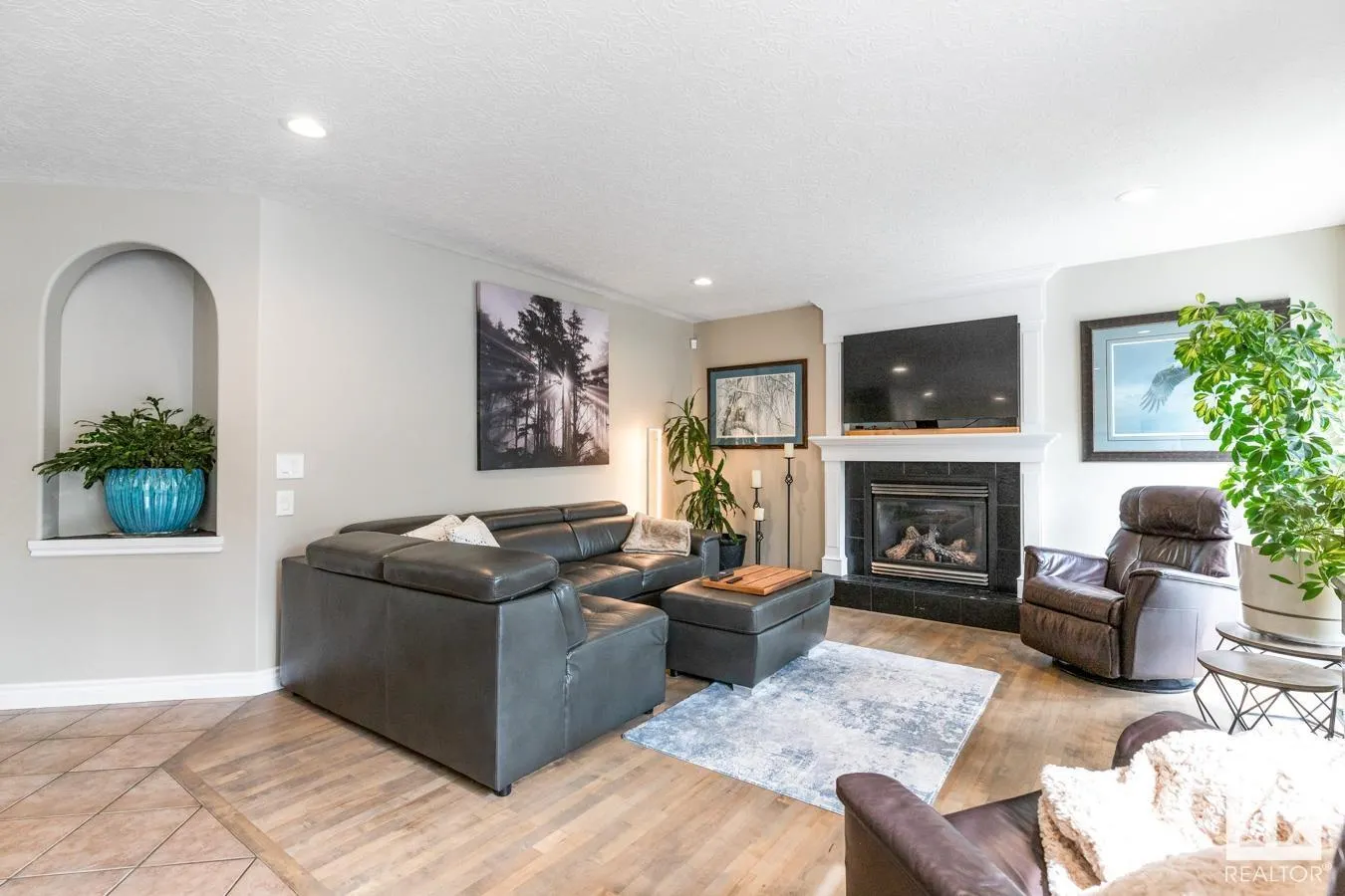 7 CREEKSIDE DR