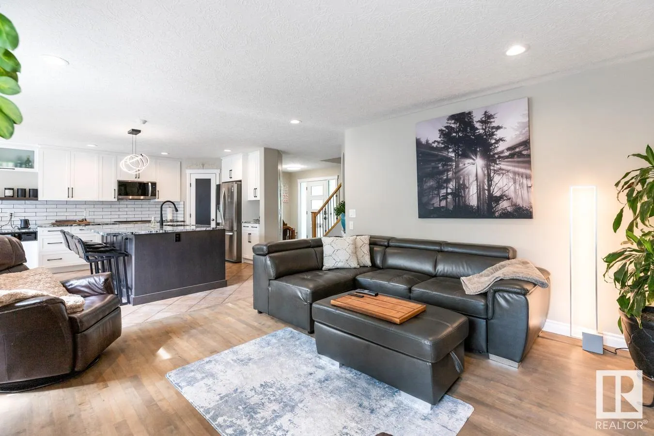 7 CREEKSIDE DR
