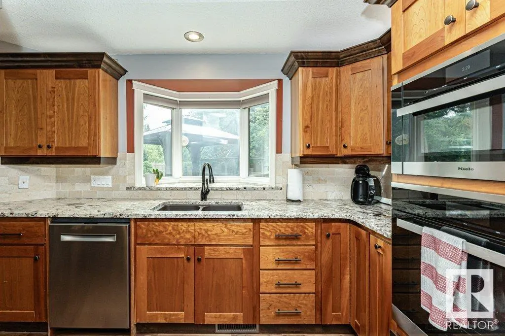 637 Estate DR