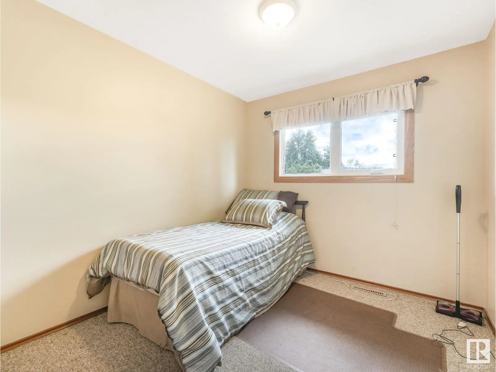 8527 134A AV NW