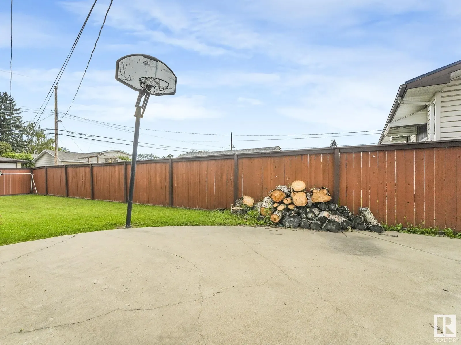 8527 134A AV NW