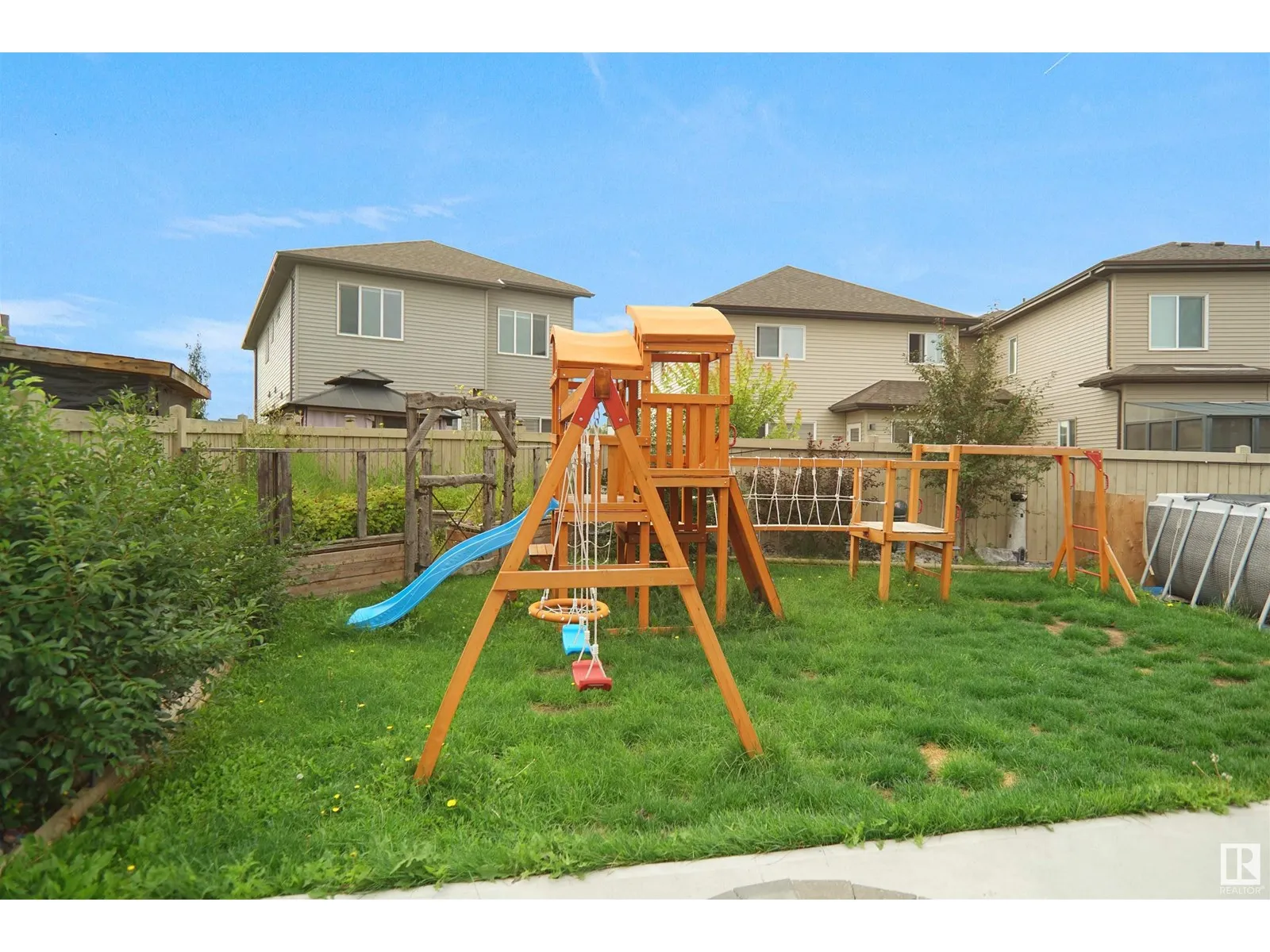 811 35 AV NW