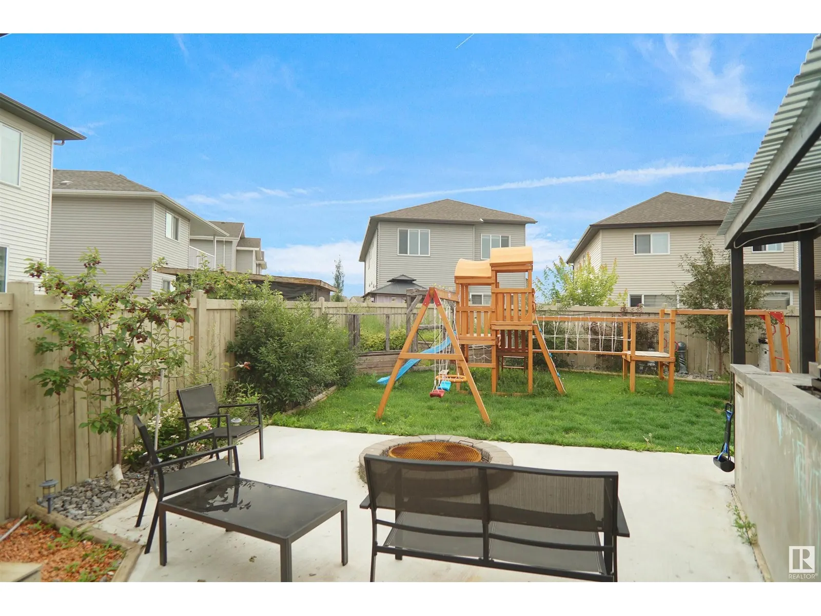 811 35 AV NW