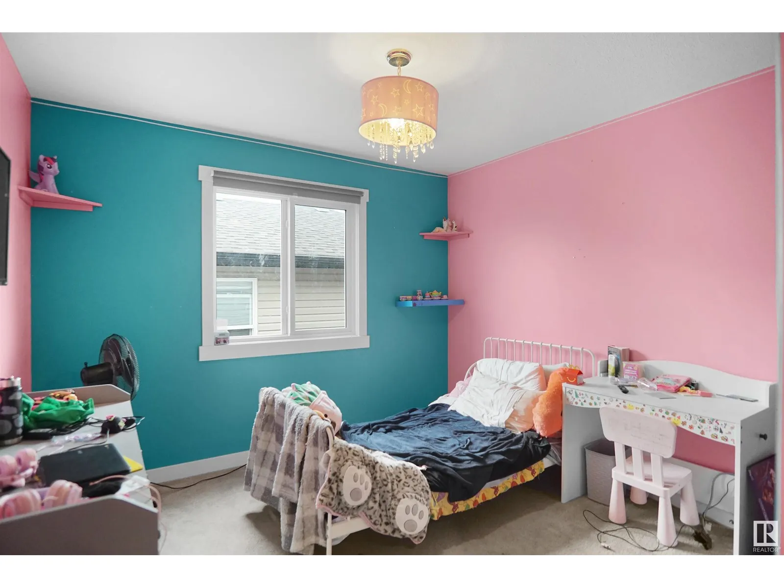 811 35 AV NW