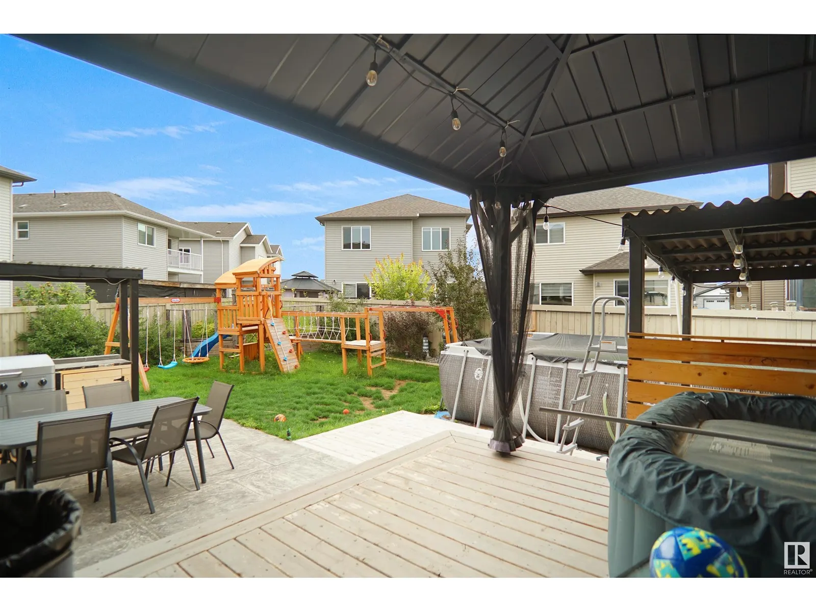 811 35 AV NW