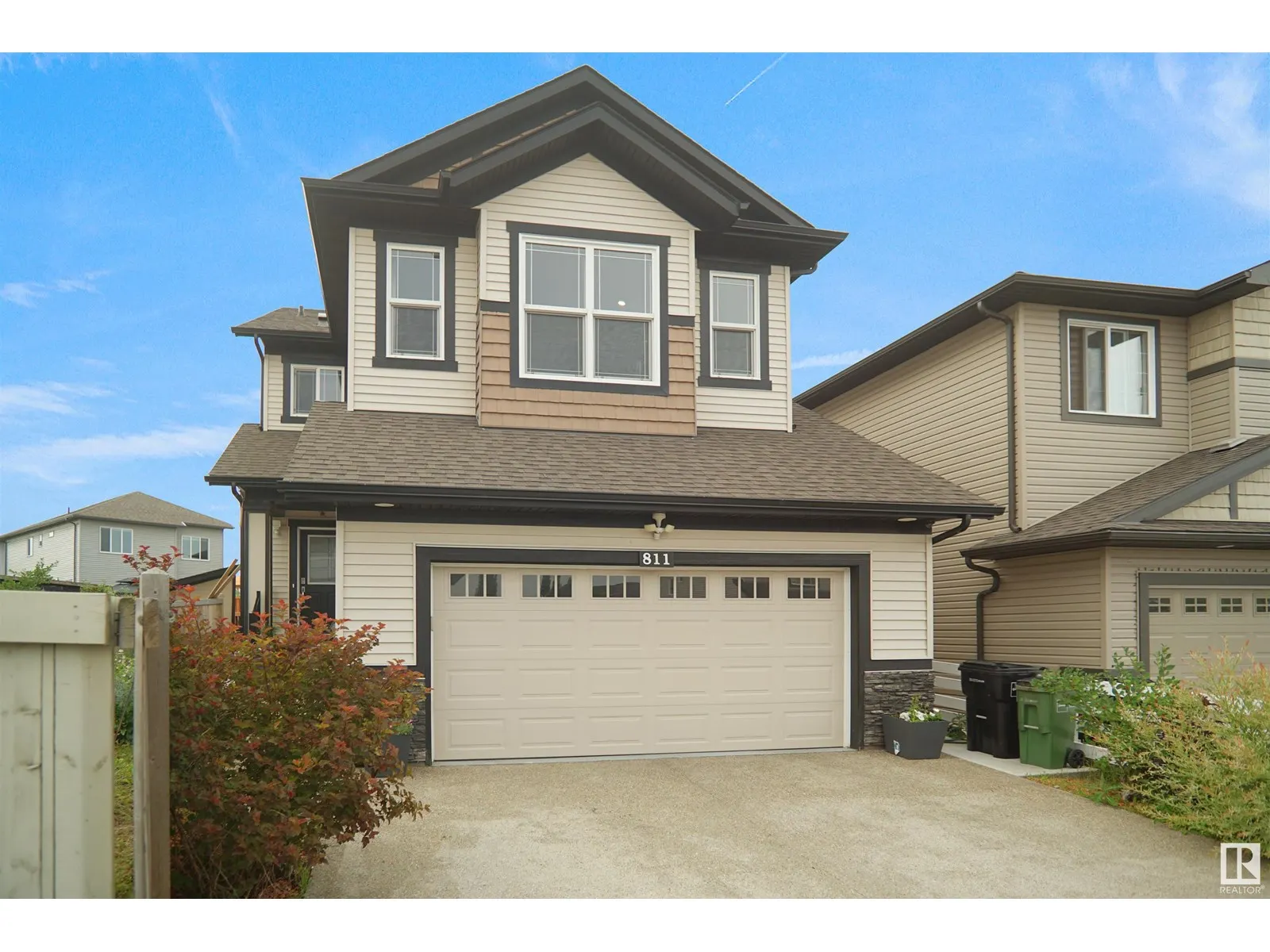 811 35 AV NW
