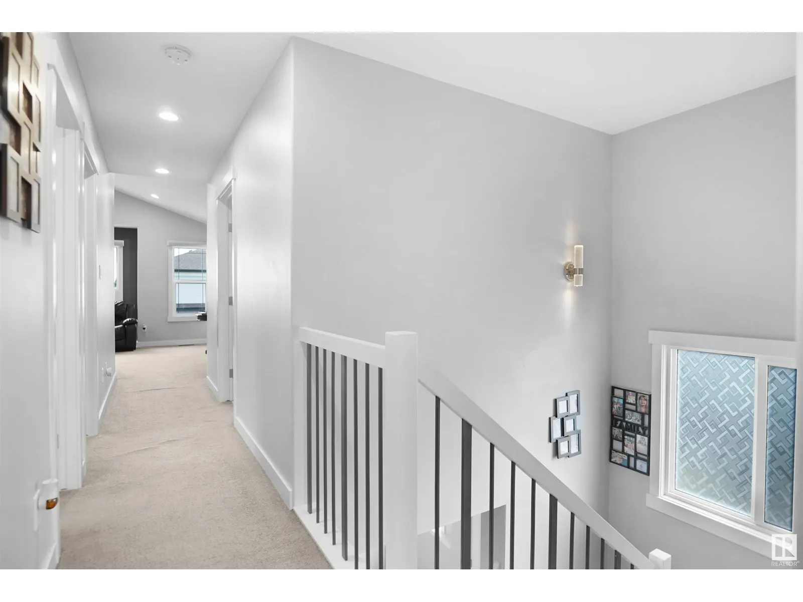 811 35 AV NW