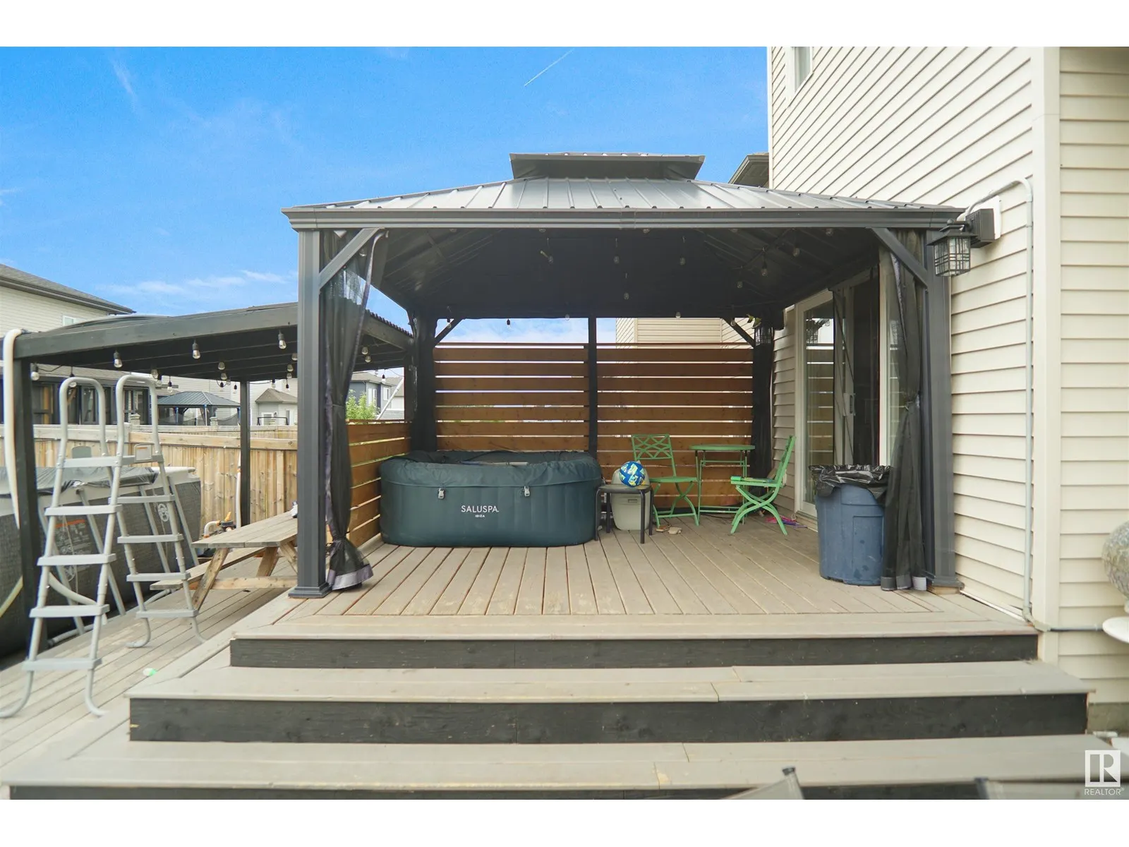 811 35 AV NW