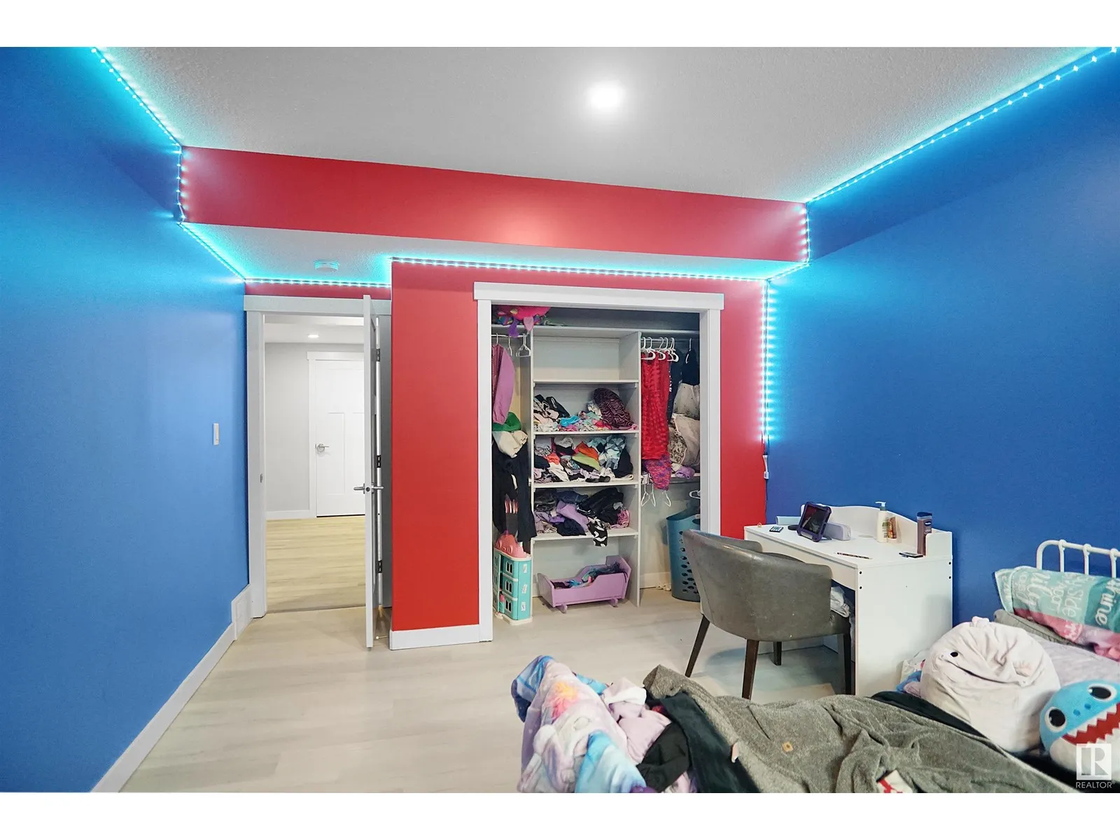 811 35 AV NW