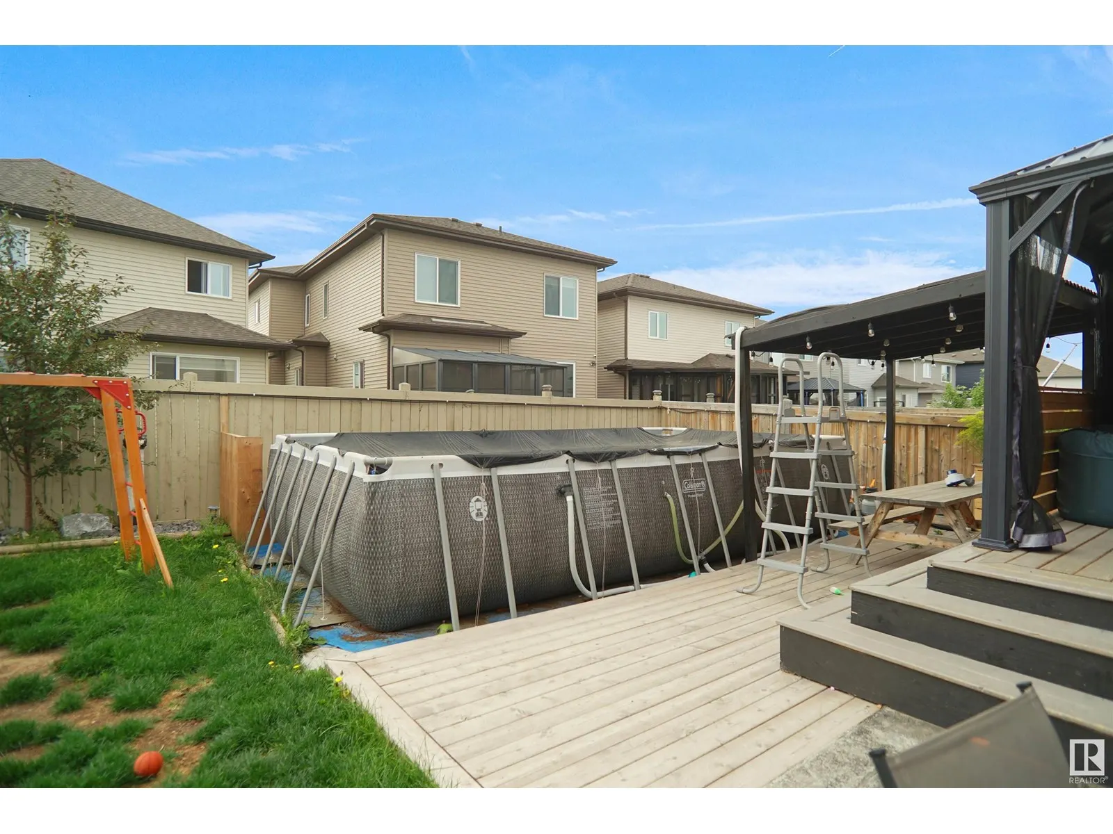 811 35 AV NW