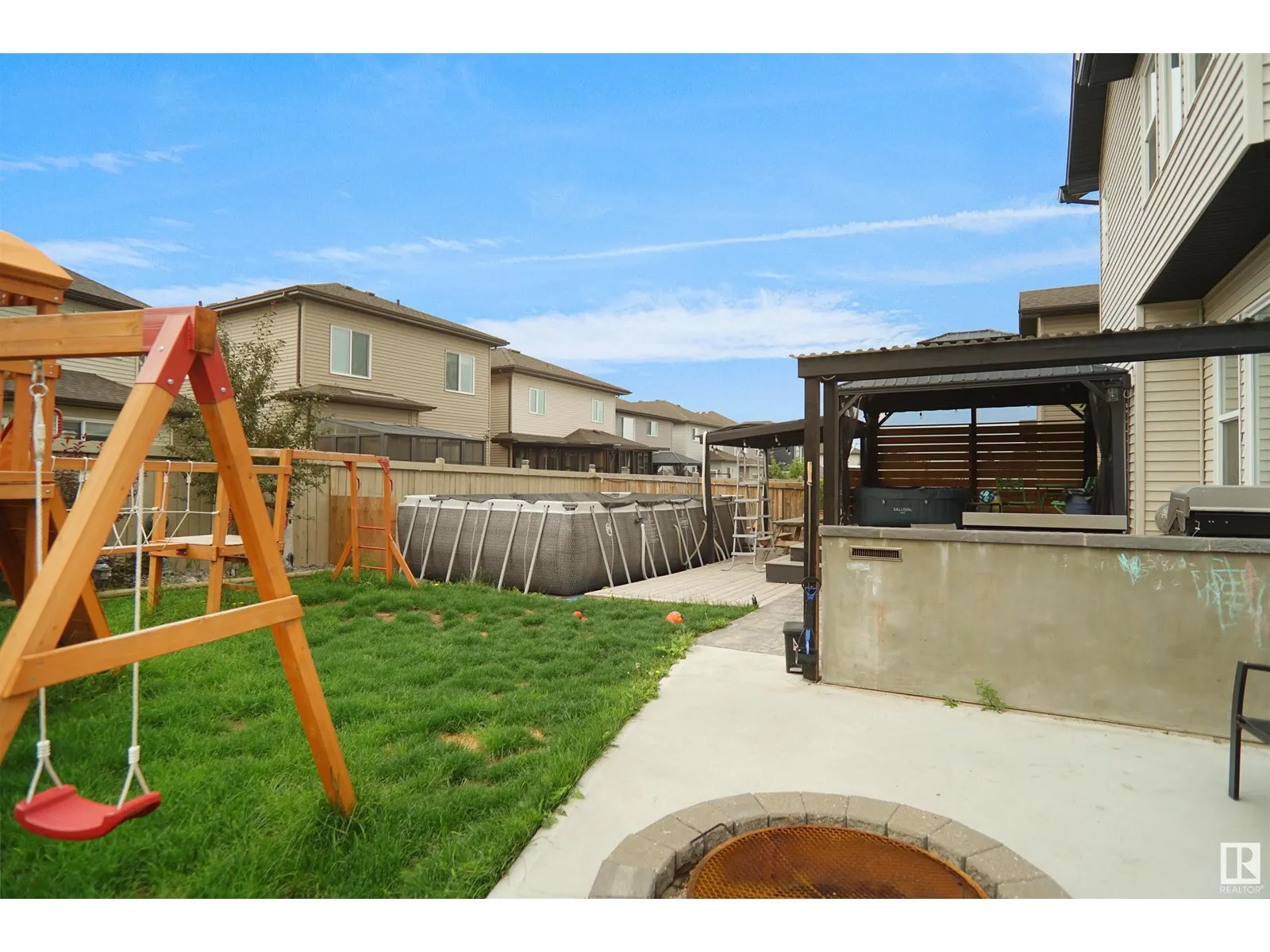 811 35 AV NW