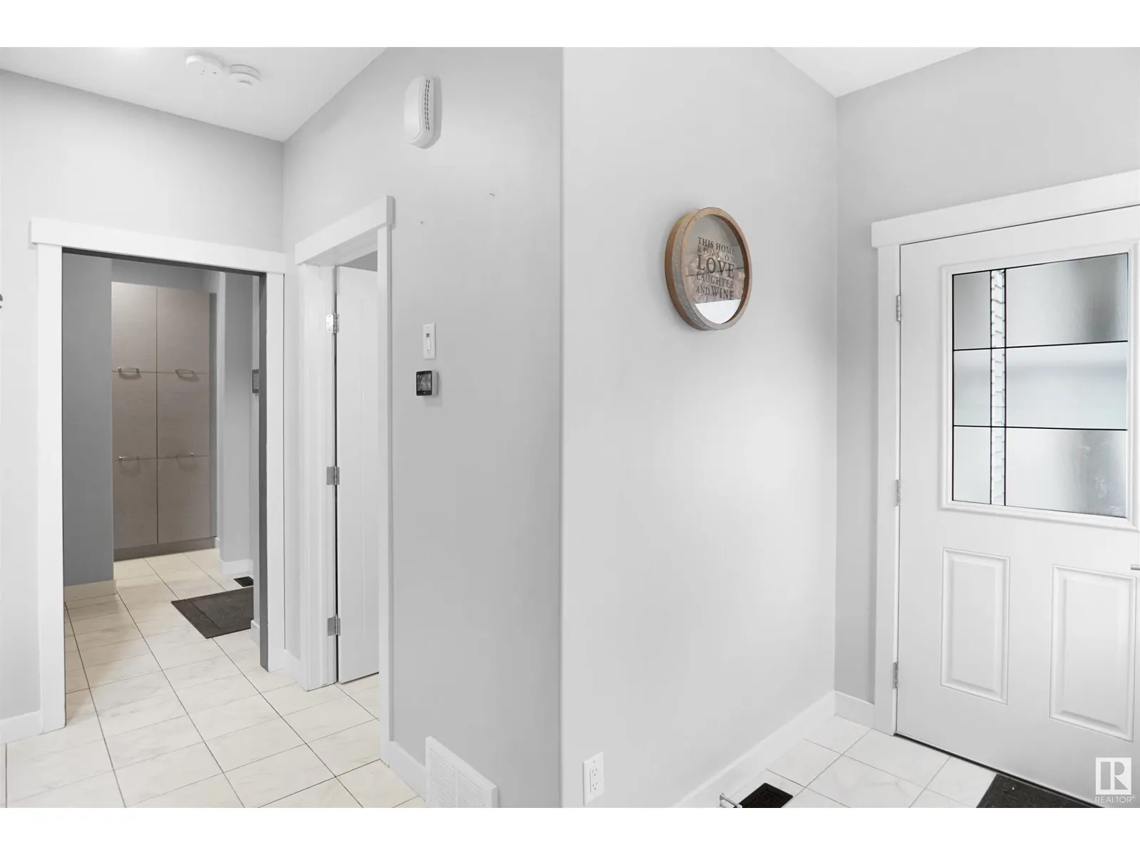 811 35 AV NW