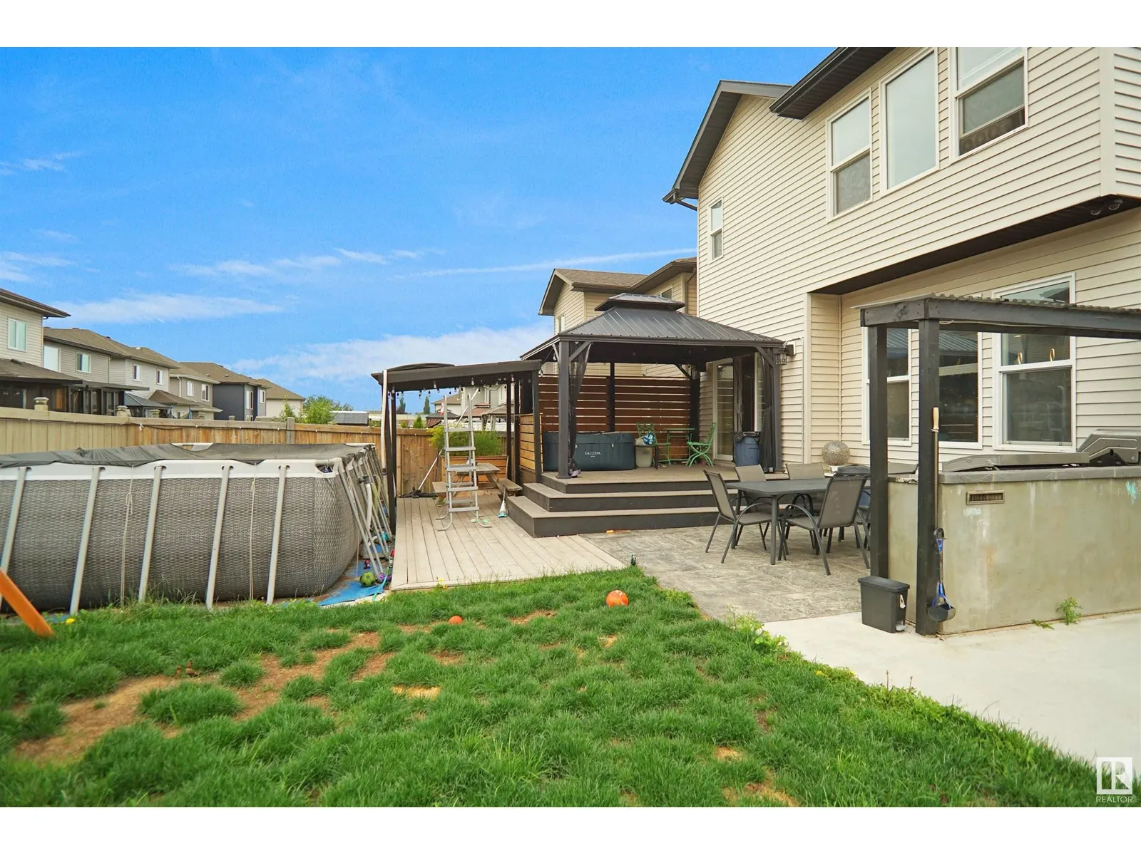 811 35 AV NW