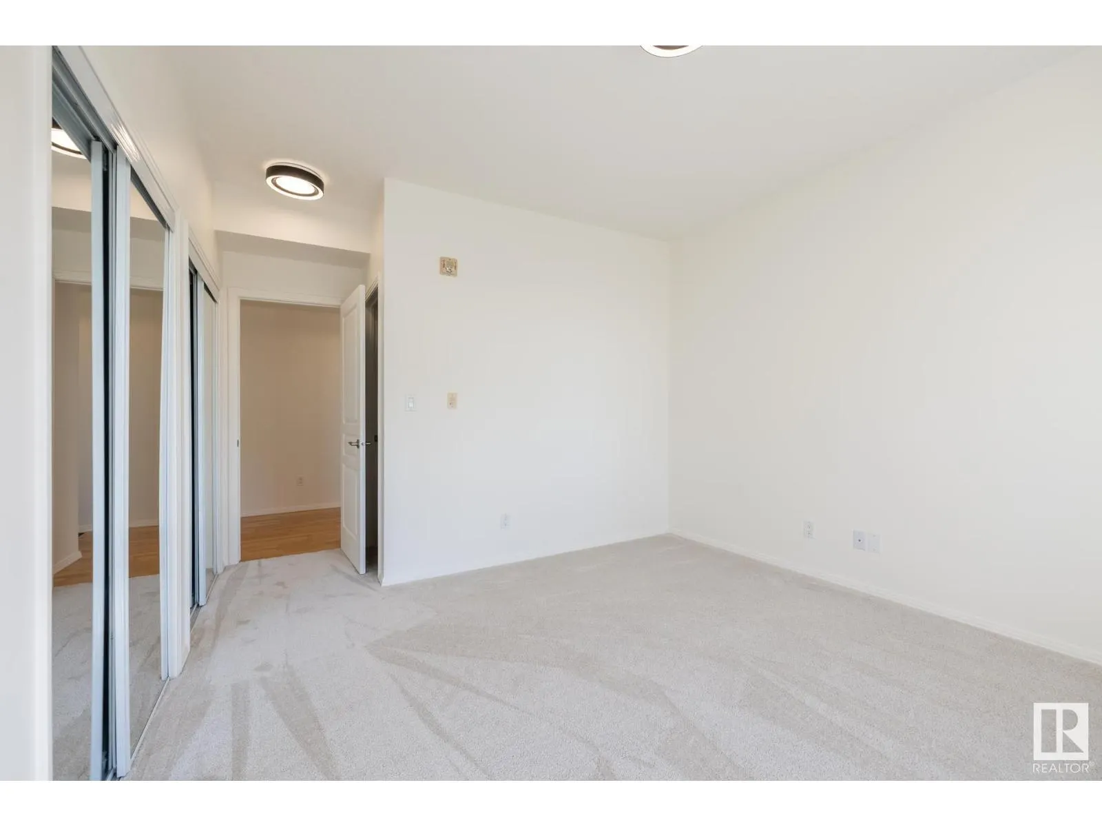 #409 10503 98 AV NW