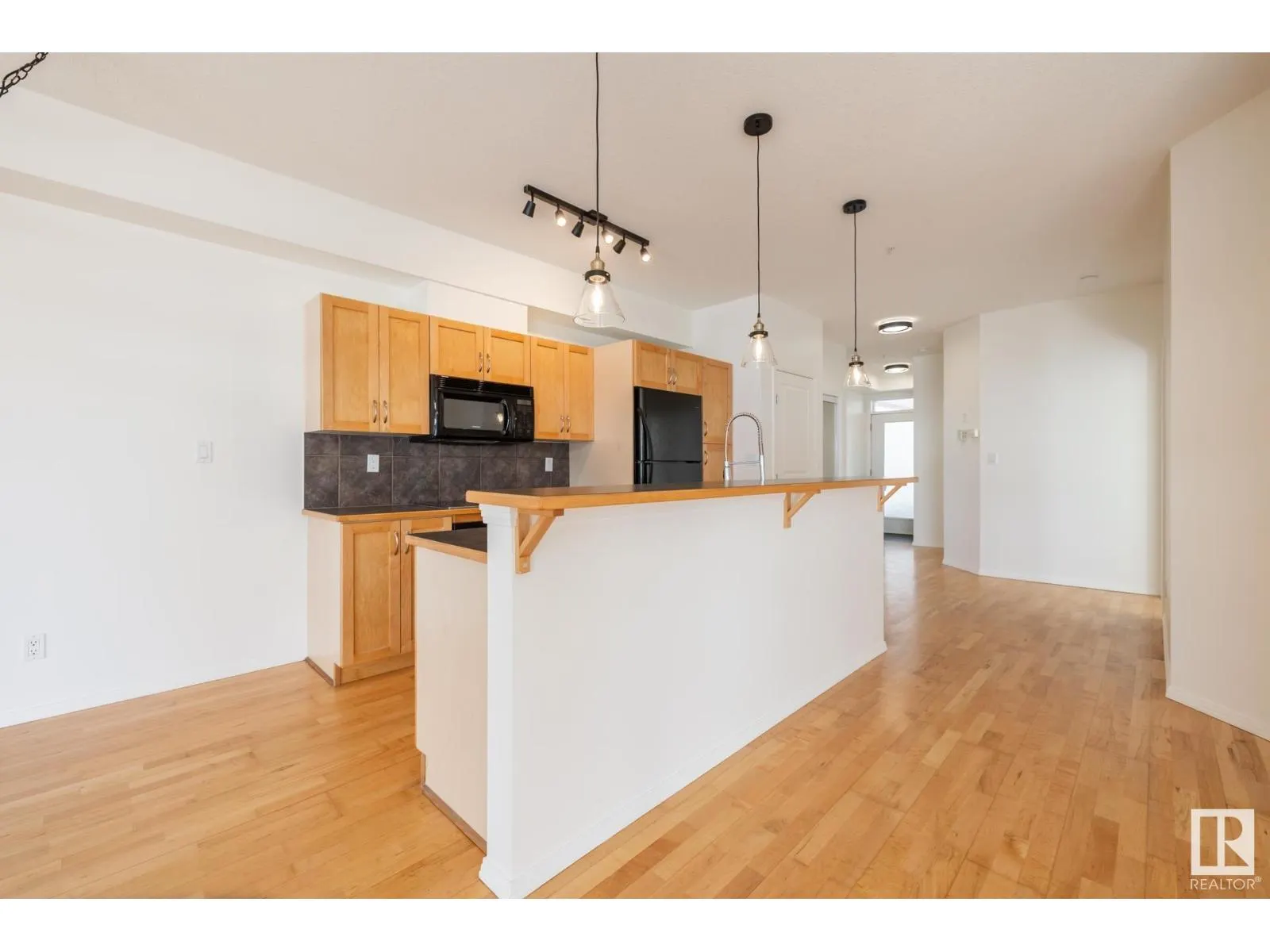 #409 10503 98 AV NW