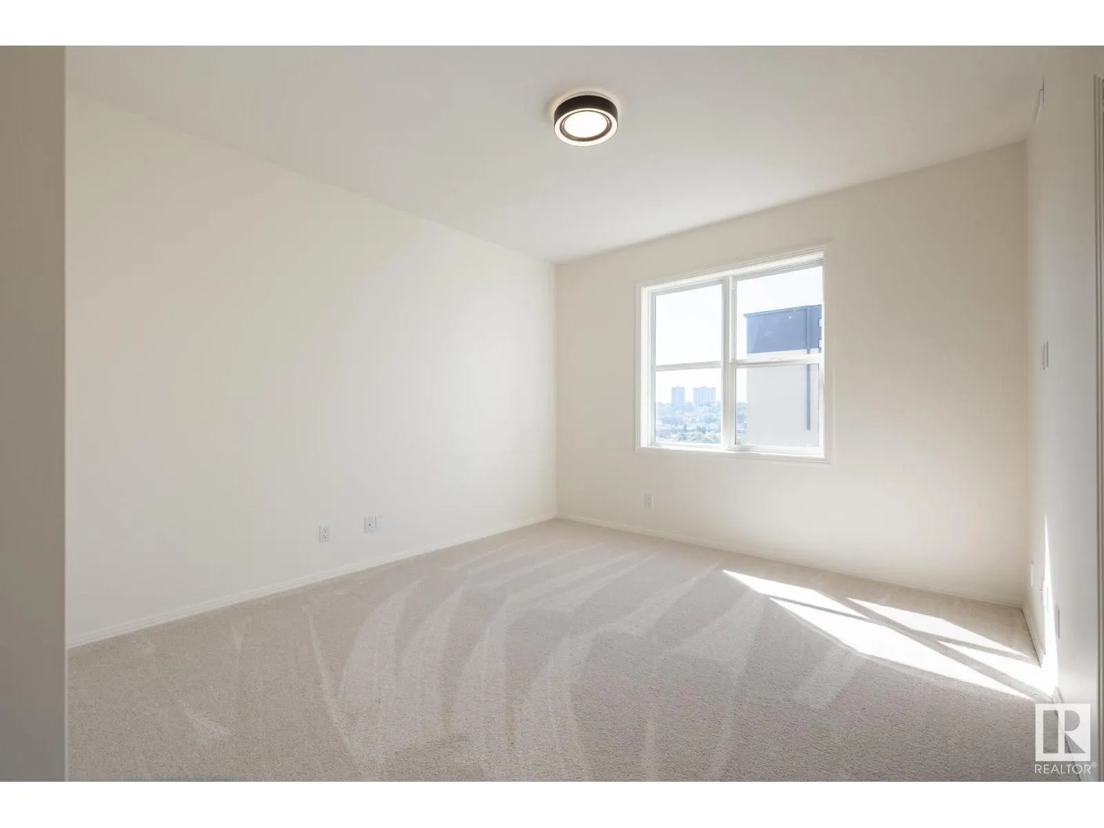 #409 10503 98 AV NW