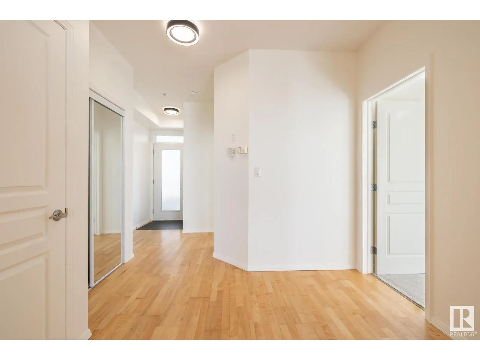 #409 10503 98 AV NW