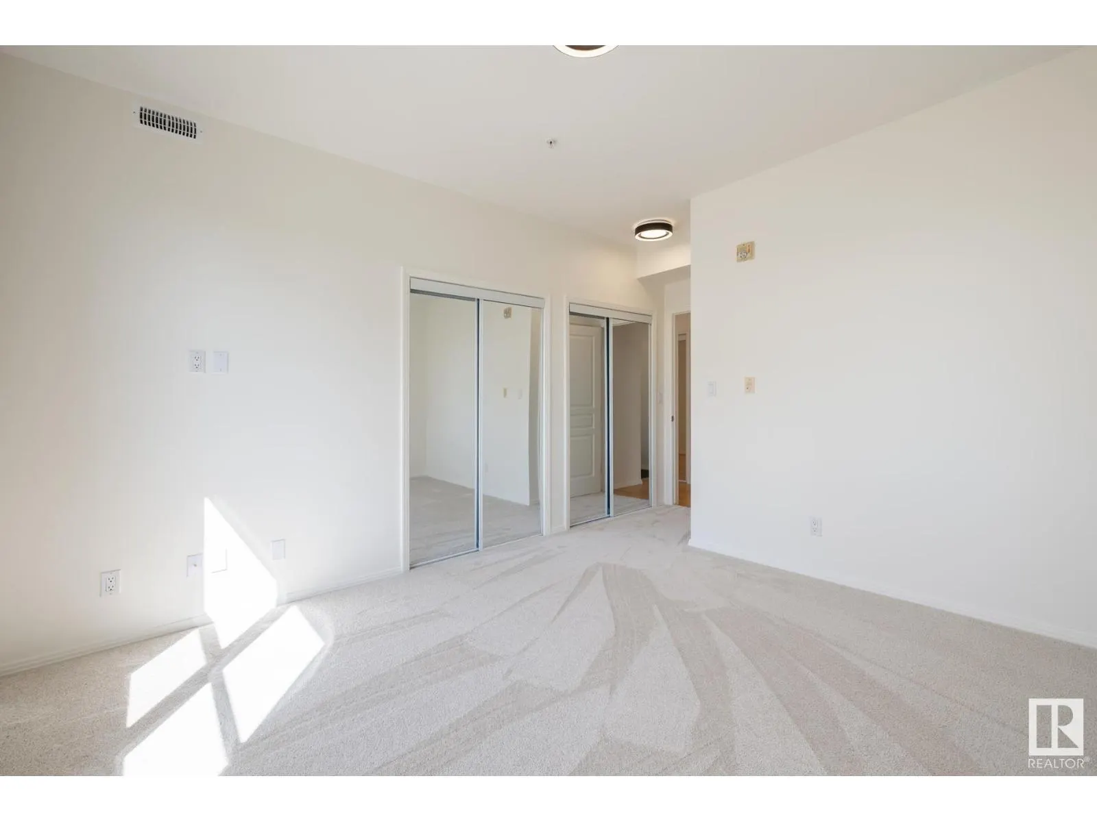 #409 10503 98 AV NW